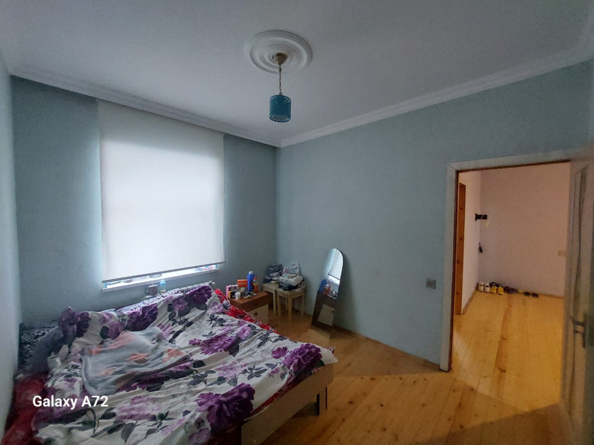 Binə həyət evi Bine Qesebesi Ulvu Ticaret Merkeznin Qardaslar Marketnin