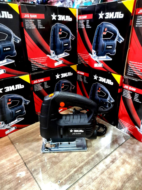 Elektrikli Lobzik Zil Zil firmasının elektrikli lobzikidir. 750 watt gücündədir.