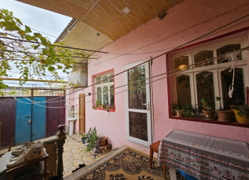 XIRDALANDA MERKEZI YOLA YAXIN 4OTAQ 1STUDYA METBEXT DAXIL