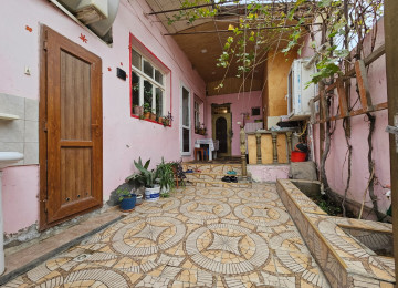 XIRDALANDA MERKEZI YOLA YAXIN 4OTAQ 1STUDYA METBEXT DAXIL