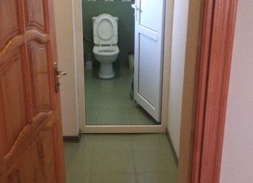 1 ci mertebede 2 otaq,metbex,hamam ayri, ayaqyolu ayri 2 ci