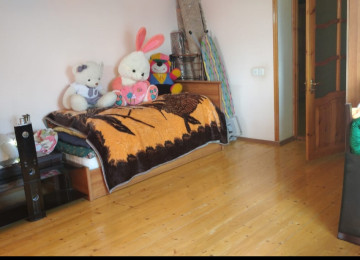 1 ci mertebede 2 otaq,metbex,hamam ayri, ayaqyolu ayri 2 ci