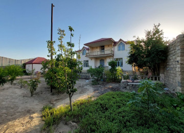 1 ci mertebede 2 otaq,metbex,hamam ayri, ayaqyolu ayri 2 ci