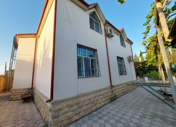 1 ci mertebede 2 otaq,metbex,hamam ayri, ayaqyolu ayri 2 ci