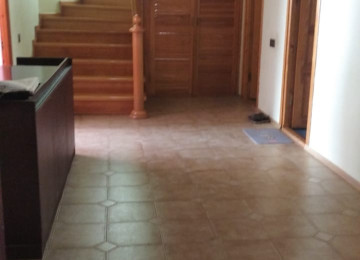 1 ci mertebede 2 otaq,metbex,hamam ayri, ayaqyolu ayri 2 ci