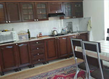 1 ci mertebede 2 otaq,metbex,hamam ayri, ayaqyolu ayri 2 ci