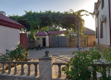 1 ci mertebede 2 otaq,metbex,hamam ayri, ayaqyolu ayri 2 ci