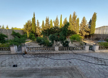 1 ci mertebede 2 otaq,metbex,hamam ayri, ayaqyolu ayri 2 ci