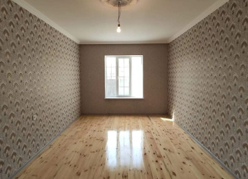 Qaradag rayon Qobu qes kruqa yaxin yolun qiraginda ev