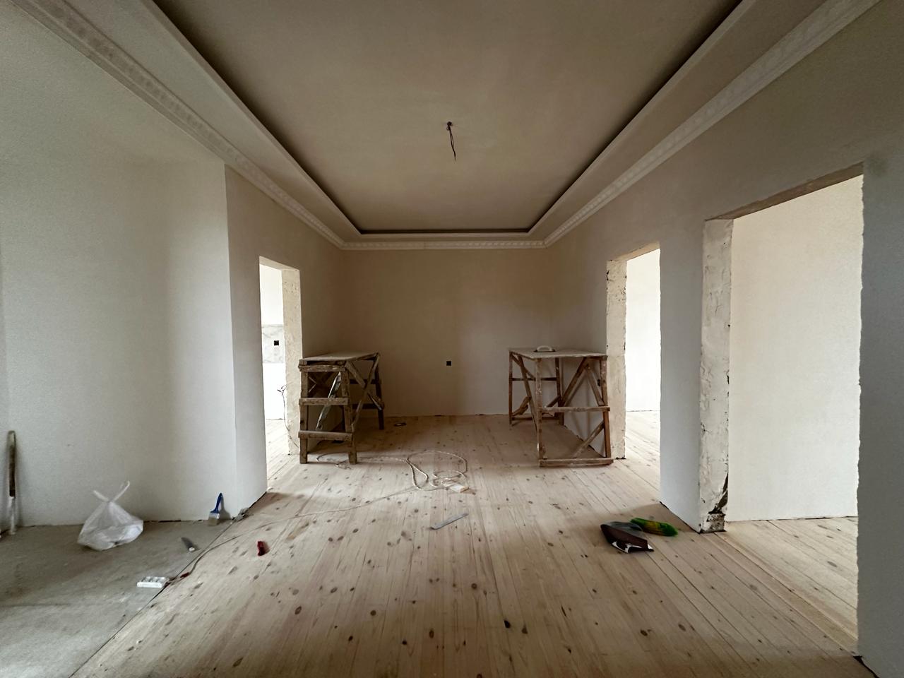 Ramani sovxozda 2 sotda 100 kvm.sahesi olan 3 otaqli