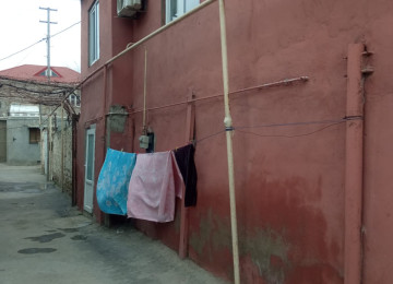 Kesle qesebesi turkmen kucesinde yerlesen heyet evi