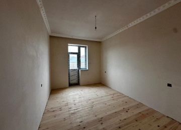 Ramani sovxozda 2 sotda 100 kvm.sahesi olan 3 otaqli