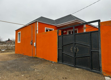 Ramani sovxozda 2 sotda 100 kvm.sahesi olan 3 otaqli