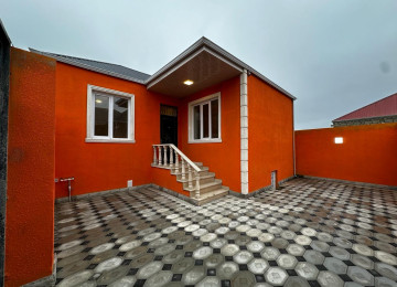 Ramani sovxozda 2 sotda 100 kvm.sahesi olan 3 otaqli