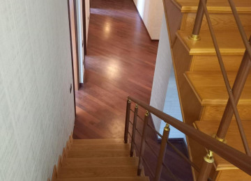 Mansard Duplex Menzil satılır 7 otaqlí te'mirli ve mebelli