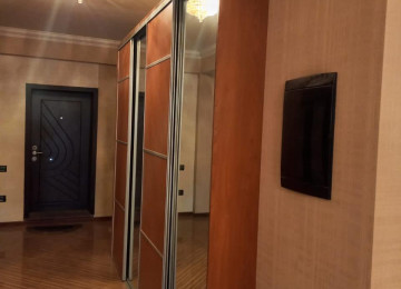 Mansard Duplex Menzil satılır 7 otaqlí te'mirli ve mebelli