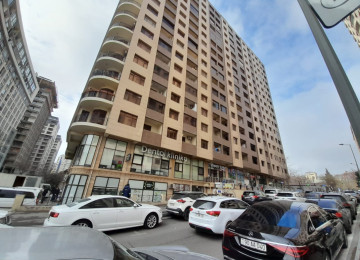 Şəhərin mərkəzində Nəsimi rayonu Mirəli Qaşqay 24 kücəsində