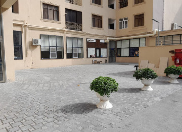 Şəhərin mərkəzində Nəsimi rayonu Mirəli Qaşqay 24 kücəsində