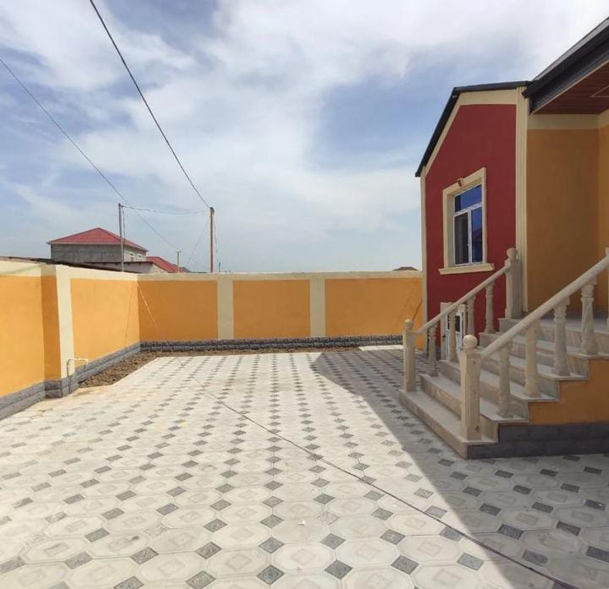 Mehdiabad qes mektebin yani Abseron rayon Mehdiaba qes 4 nomreli mektebin yaninda yolun