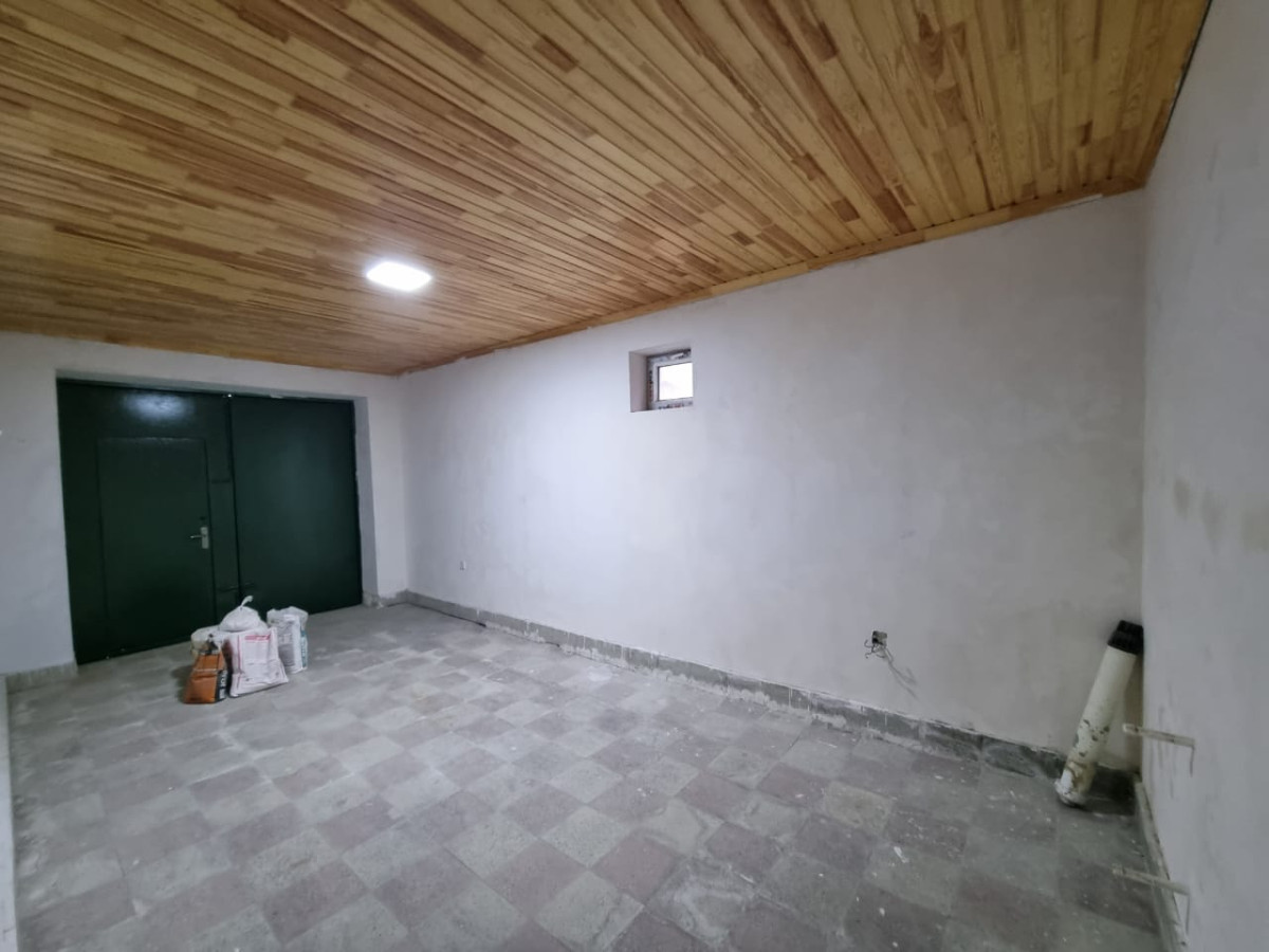 Zabratda marsurut yolunda obyektli ev Zabrat 1 qesebsinde 118B marşurut yoluna yaxin mesafede 2