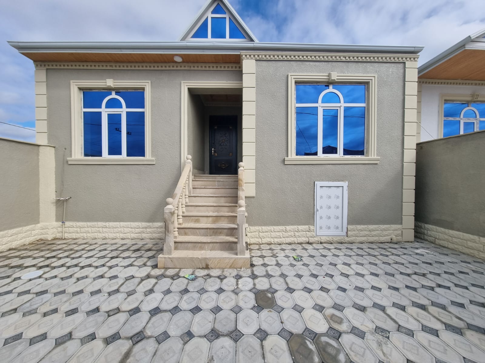 Zabrat Mehemmedli yolu 2 sotda 120 kvm.4 otaqli ev