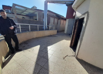 Şəhərin mərkəzində Nəsimi rayonu, Nəsimi bazarın yanında,