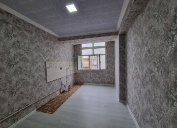 Mehemedli qesebesinde esas şəhər yolundan 200 mt