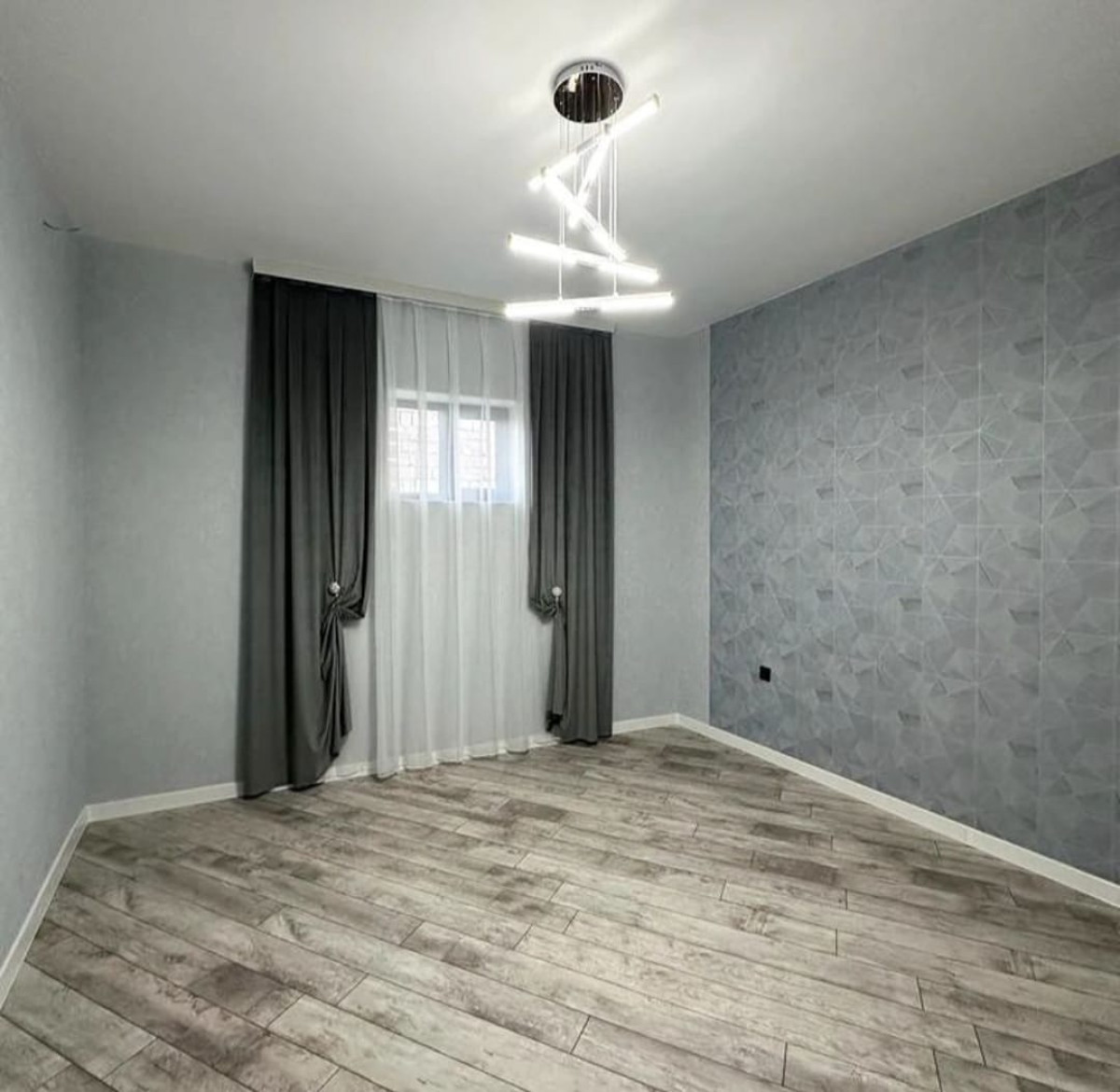 Heyet evi Qaradag rayon Qobu qes kruqa yaxin yolun qiraginda ev