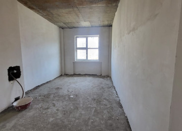 Azadlıq prosbekti 82 də 28 may metrosunun yanında.Yeni