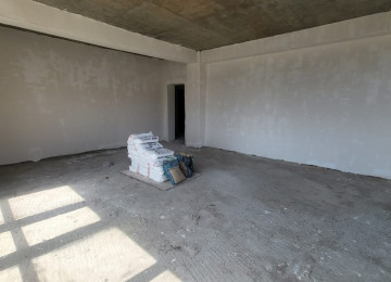 Azadlıq prosbekti 82 də 28 may metrosunun yanında.Yeni