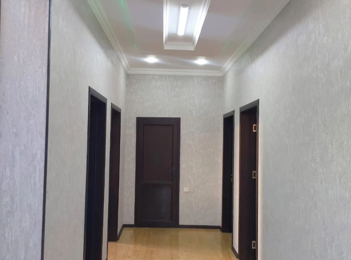 Heyet evi Abseron rayon Ceyranbatan qes 4 nomreli mektebin yaninda