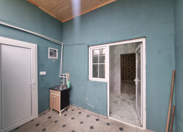 Mastaga qesebesinde Araz market yaninda esas şəhər yolundan