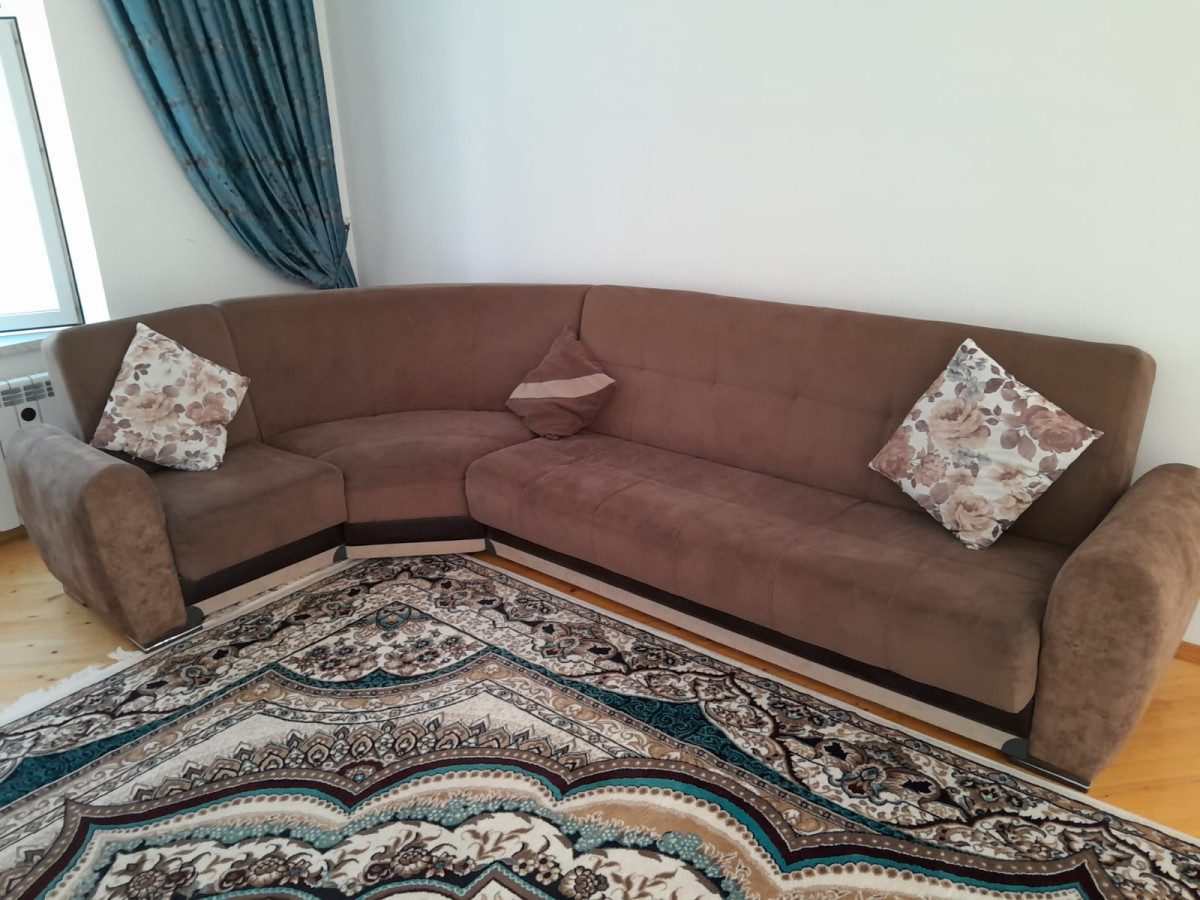 Künc divan Künc divan açılır baza var. Az işlənib. Qiymət 330 azn.