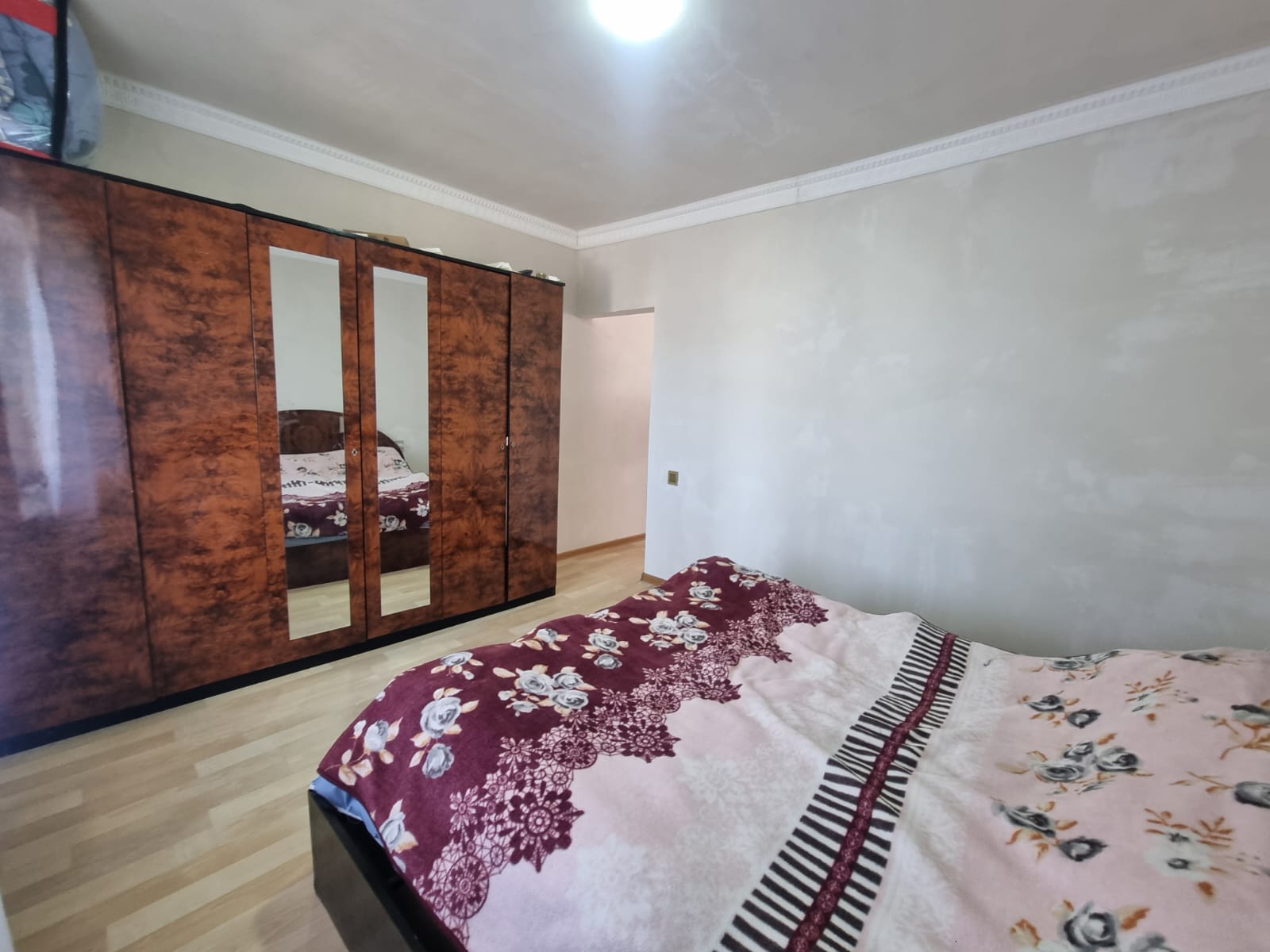 Ramani sovxoz mektebe ve marsruta yaxin 1 sotda 60 kvm.2