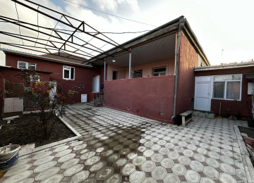 Zabrat 1 qesebesinde ATS yolunda şəxsi ev satılır.Teze