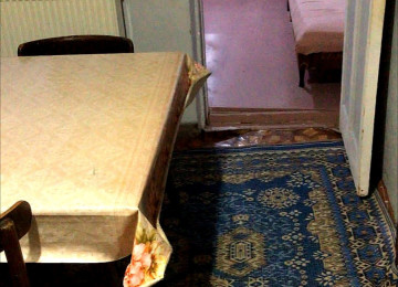 Yasamal rayonu birinci Alatavada opşu həyətdə iki otaqlı ev