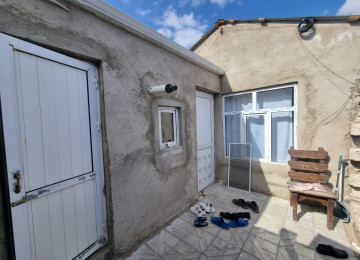 Ramani sovxoz mektebe ve marsruta yaxin 1 sotda 60 kvm.2