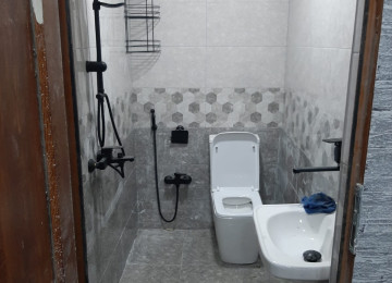 Qum adasında 4 otaq 1.6 sotda tikilib. Tam temirlidir