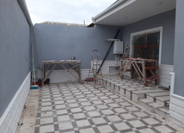 Qum adasında 4 otaq 1.6 sotda tikilib. Tam temirlidir