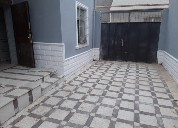 Qum adasında 4 otaq 1.6 sotda tikilib. Tam temirlidir