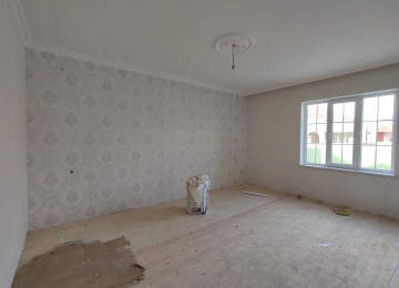 Qaradag rayon Qobu qes kruqa yaxin yolun qiraginda ev