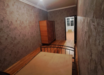 Memar əcəmi metrosu yaxınlığında, 5mərtəbəli binanın 3cü