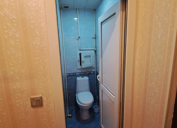 Memar əcəmi metrosu yaxınlığında, 5mərtəbəli binanın 3cü