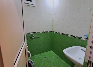 Memar əcəmi metrosu yaxınlığında, 5mərtəbəli binanın 3cü