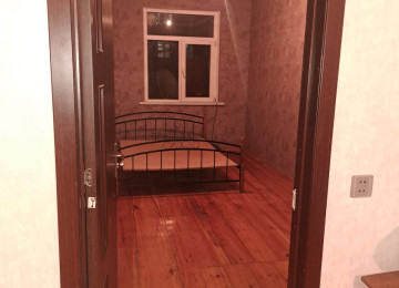 Memar əcəmi metrosu yaxınlığında, 5mərtəbəli binanın 3cü