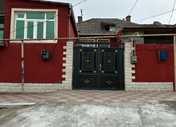 Zabrat 1 qesebesinde tam merkezde qesebenin girişinde esas