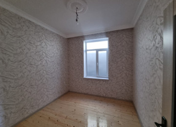 Mehemmedli yolu 2,5 sotda 130kvm.4 otaqli ev satilir.Ev