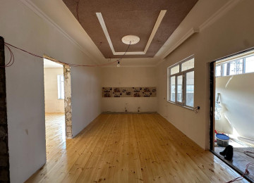 Zabrat 307 mektebe yaxin 2 sotda 100kvm.3 otaqli olan ev