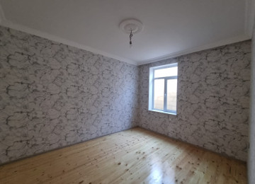 Mehemmedli yolu 2,5 sotda 130kvm.4 otaqli ev satilir.Ev