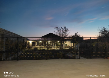 Saray baglarinda 6 sotun içində yeni tikilib təmir olunmuş